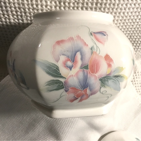 Aynsley LITTLE SWEETHEART Candy Jar & Lid 6 1/4" Tall - Picture 8 of 10